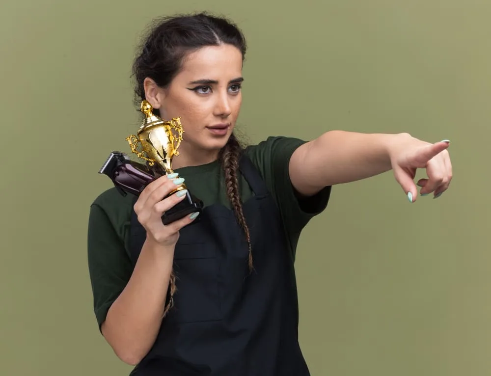 Statuetki odlewane na zamówienie – kiedy warto postawić na indywidualny projekt zamiast gotowych rozwiązań?